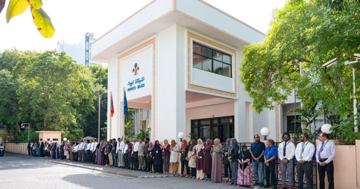 ރޯދަމަހަށް މަޖިލީހުގެ ޖަލްސާތައް މެދުކަނޑާލުމަށް އިސްލާހެއް ހުށަހަޅައިފި