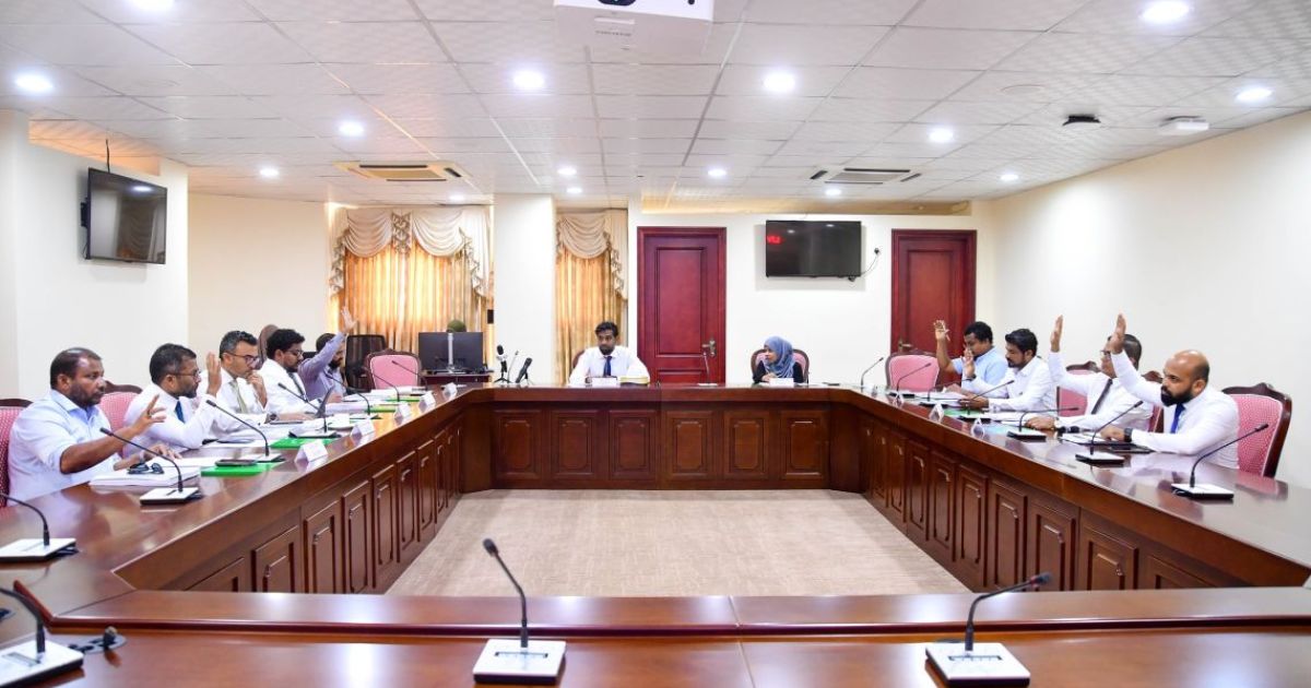 ބެންޗު ކުޑަކުރުމުގެ ބިލު ކޮމެޓީން ފާސްކޮށްފި