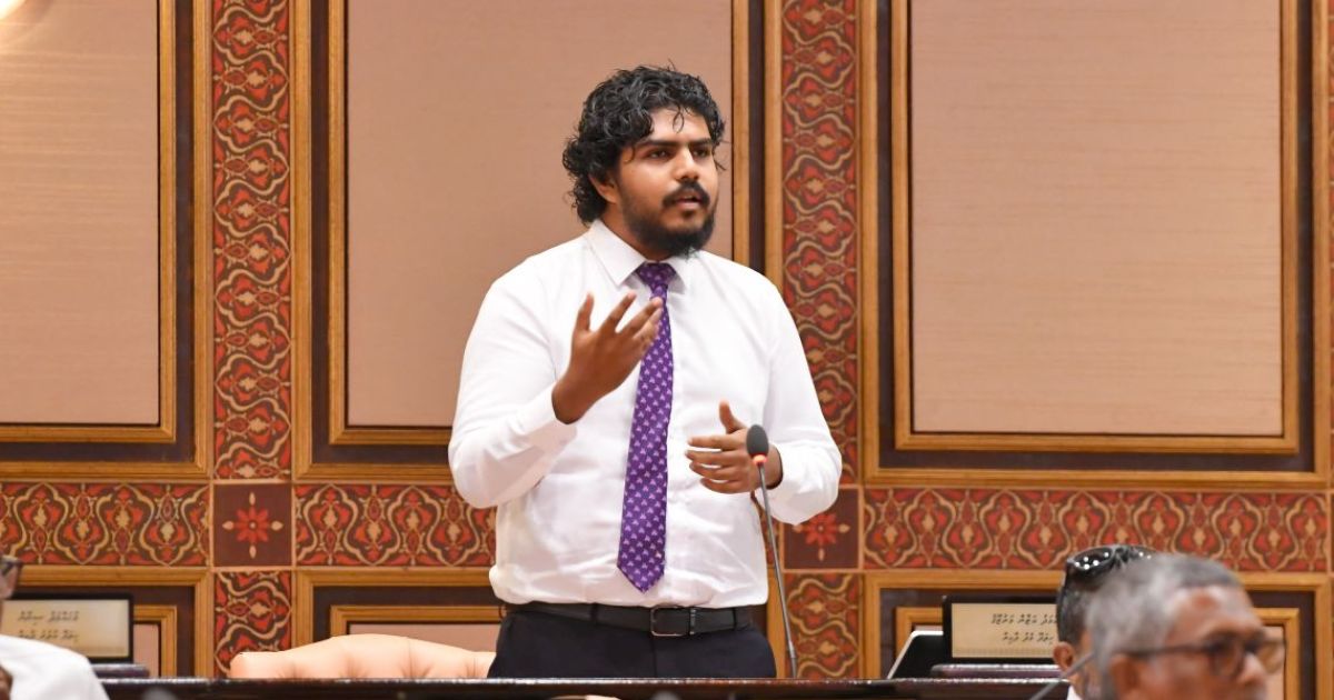 ދެ ކޮމެޓީއަކުން ވަކިކޮށް އަޒާނަށް ފިޔަވަޅު އަޅައިފި