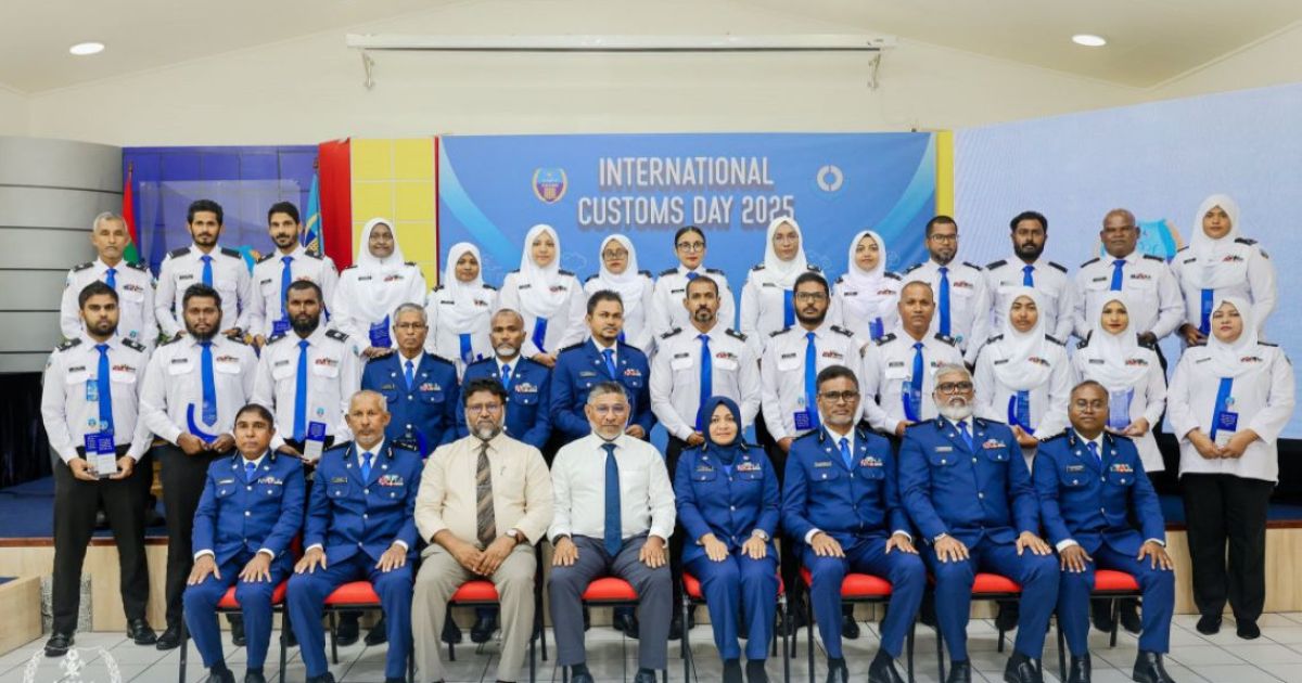 ކަސްޓަމްސްގެ 26 އޮފިސަރަކަށް ކޮމިޝަނަރ ޖެނެރަލްގެ އެވޯޑް
