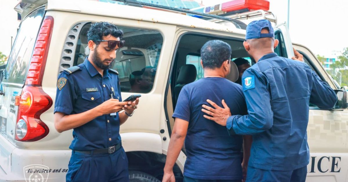 4 ބިދޭސީއަކު އިމިގްރޭޝަންގެ ބެލުމުގެ ދަށަށް