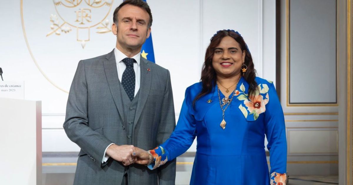 ފްރާންސްގެ ރައީސްއަށް އިރުތިޝާމްގެ ސަފީރުކަމުގެ ފަތްކޮޅު އަރުވައިފި