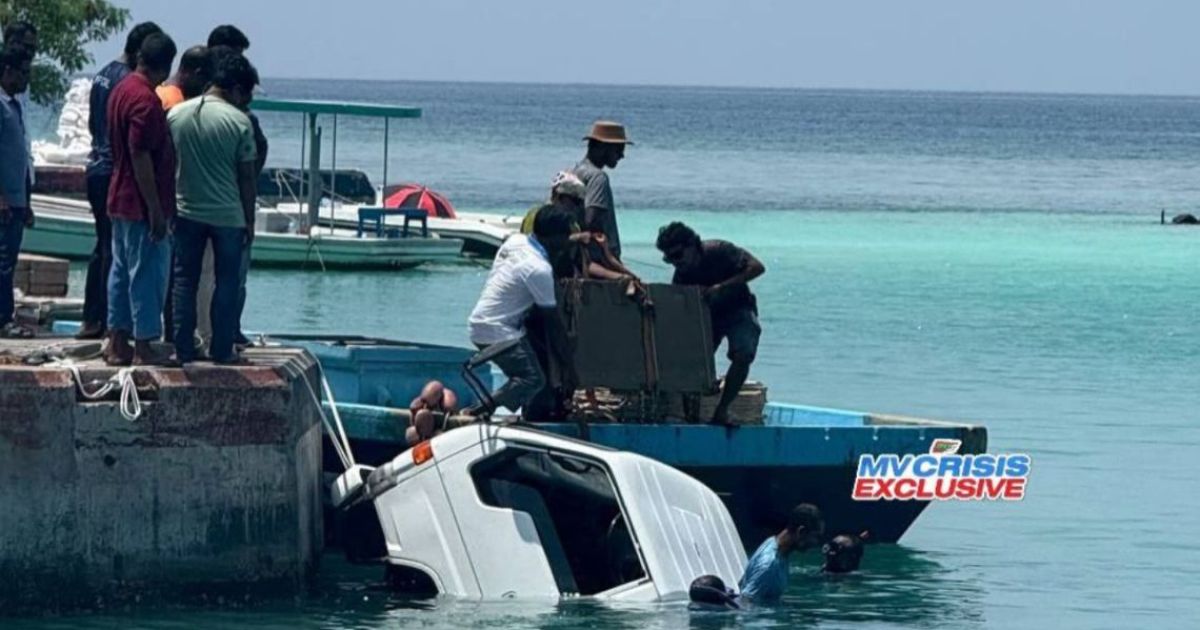 ކުޑަހުވަދޫ ބަނދަރުން ޕިކަޕެއް މޫދަށް ވެއްޓިއްޖެ