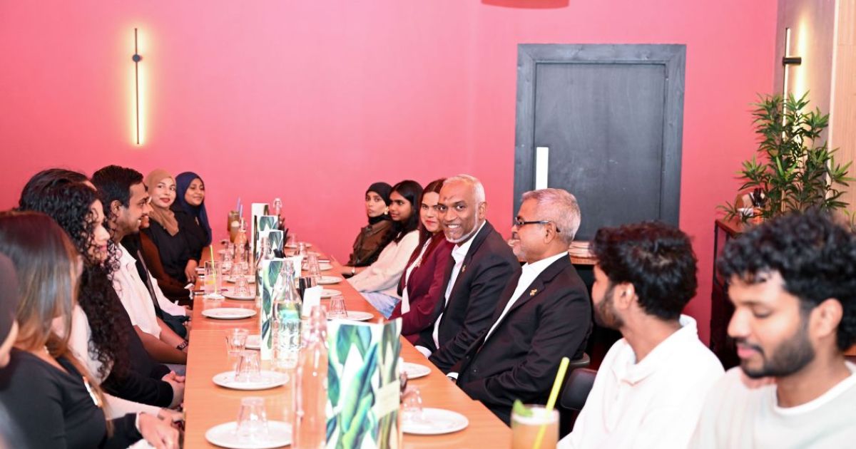 ލިވަޕޫލްގައި ކިޔަވާ ދަރިވަރުންނާ ރައީސް ބައްދަލުކުރައްވައިފި