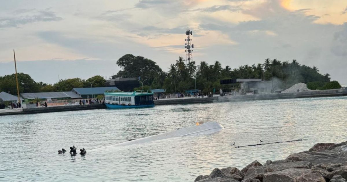 ކުޑަކުއްޖަކު ހުރި ލޯންޗެއްގައި ރޯވެ އަޑިޔަށް!