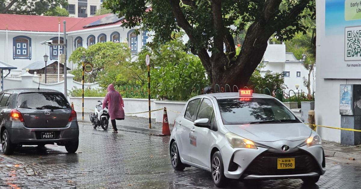 މާލެއަށް ބޯކޮށް ވާރޭ ވެހި ގުގުރަން ފަށައިފި