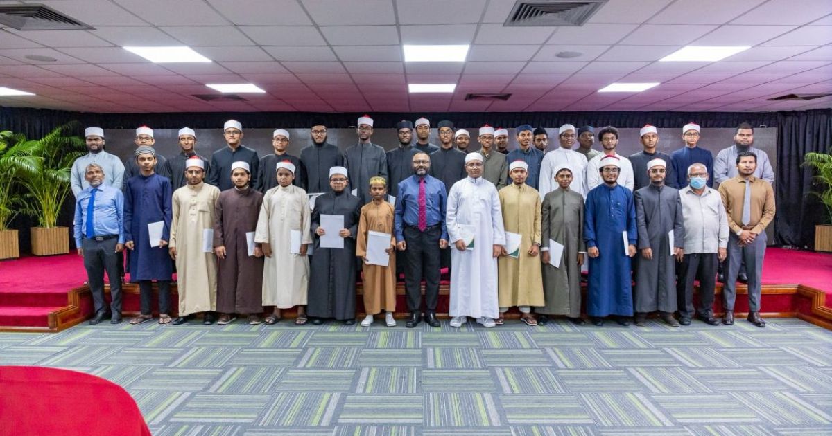 ރޯދަމަހު އިމާމުވެ ނަމާދުކުރި ޒުވާން ޙާފިޡުންގެ އަގުވަޒަންކޮށްފި