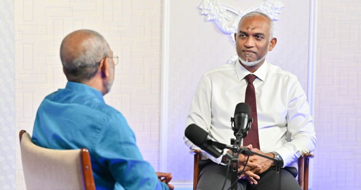 މެއި ތިނެއްގައި ރައީސުލްޖުމްހޫރިއްޔާ ނޫސްވެރިންނާއި ބައްދުލުކުރައްވަނީ