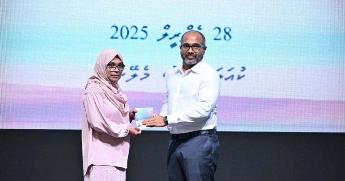ތާރީހީ ކާމިޔާބެއް! މެލޭޝިއާގައި ދިވެހި ޕާސްޕޯޓާއި އައިޑީކާޑު