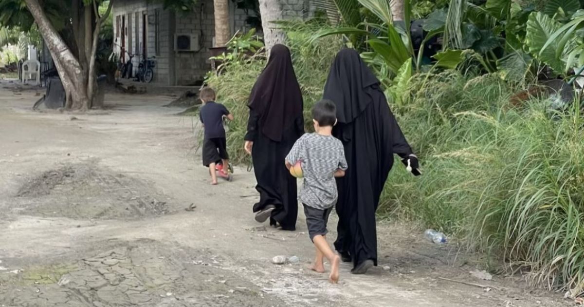 ވިސާނެތި ރާއްޖޭގައި ދިރިއުޅެމުންދިޔަ ފްރާންސްގެ ޢާއިލާ ފޮނުވާލައިފި