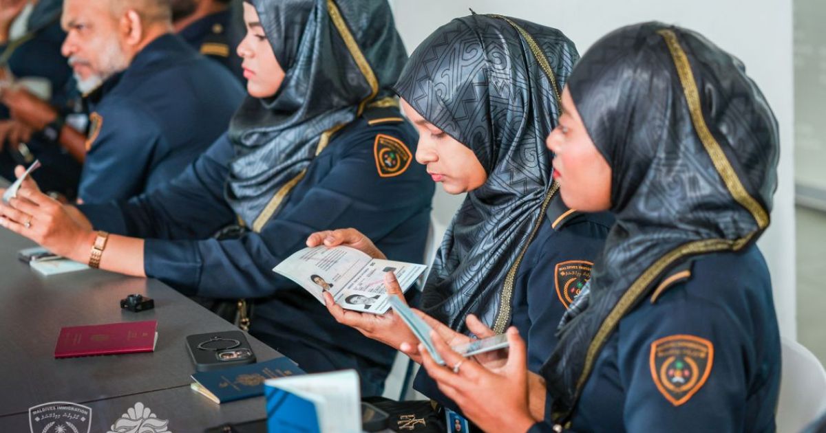 އިމިގްރޭޝަން އޮފިސަރުން ނެގުމަށް ވޯކް-އިން އިންޓަވިއު ބާއްވަނީ