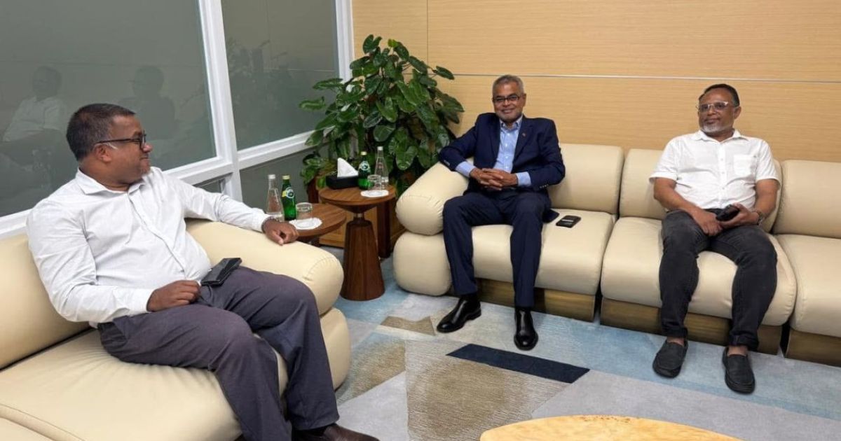 ކަނޑުތަކާބެހޭ މަހާސިންތާގައި ބައިވެރިވެވަޑައިގަތުމަށް ވަޒީރު ޠާރިޤް ފްރާންސަށް