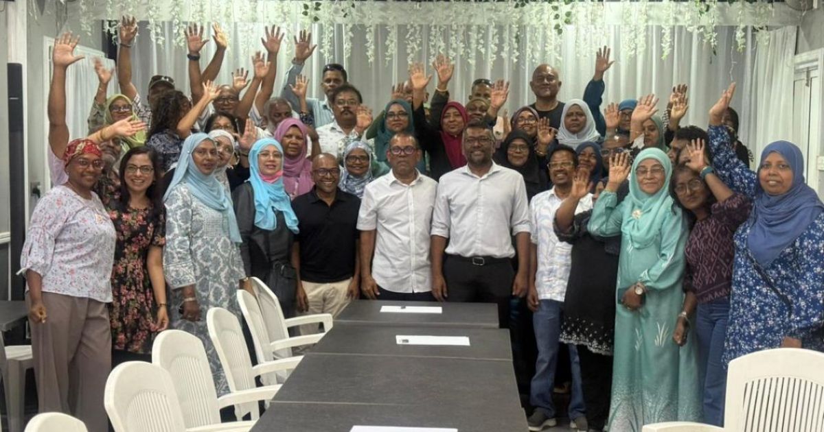 ފައްޔާޒު ފެކްޝަނާއި ނަޝީދު ބައްދަލުކުރައްވައިފި