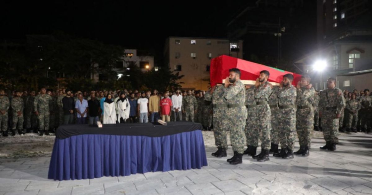 ޢަލީ ޙާމިދުގެ ޖަނާޒާ ސިފައިންގެ ރަސްމީ ޢިއްޒަތުގައި