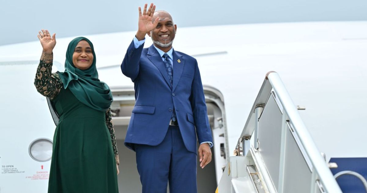 ފުރަމާނަ ދަތުރުފުޅެއްގައި ރައީސުލްޖުމްހޫރިއްޔާގެ ދެކަނބަލުން ސިންގަޕޫރަށް ފުރާވަޑައިގެންފި