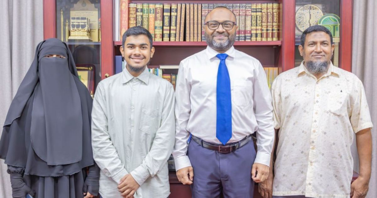 ދެ ހާފިޒަކާއި މިނިސްޓަރު ޝަހީމް ބައްދަލުކުރައްވައިފި