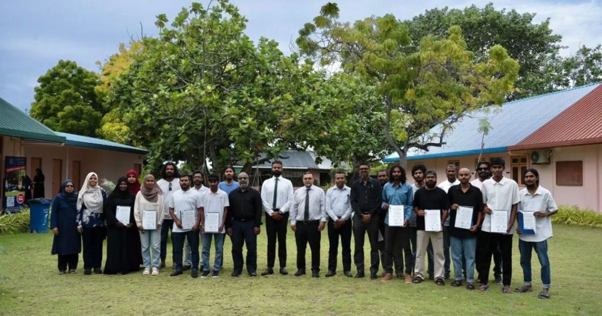 ރޭންޖާސް ތަމްރީނު ކޯހުގެ ދަސްވެނިންނަށް ސެޓްފިކެޓް ދީފި