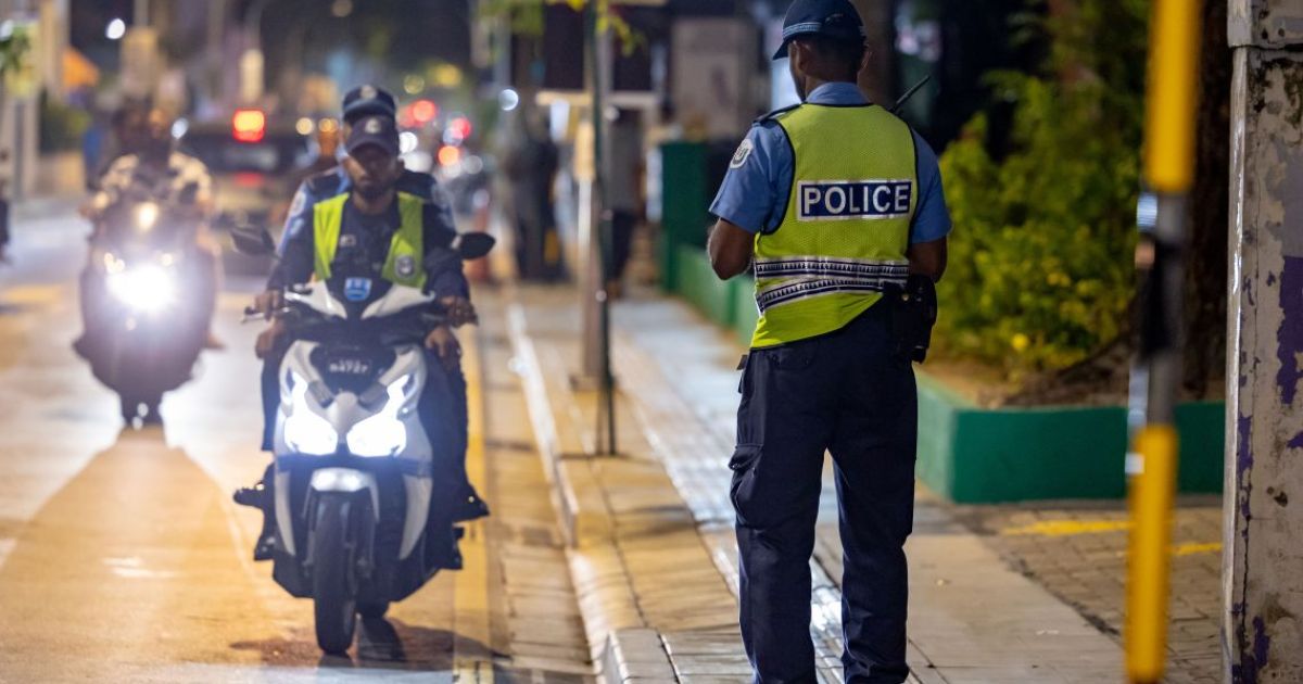 ހައްޔަރުކުރަން އުޅުމުން ފުލުހުންނަށް ހަމަލާދީ މާރާމާރި ހިންގައިފި
