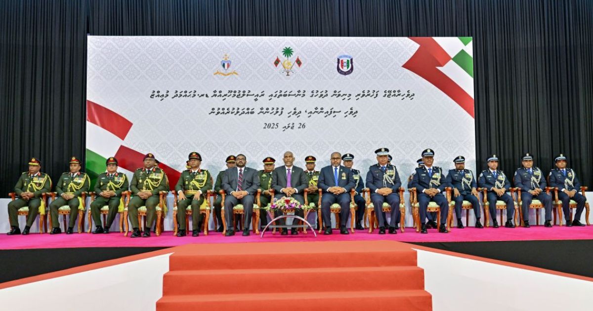 ރައީސް ސިފައިންނާ ފުލުހުންނާ ބައްދަލުކުރައްވައިފި
