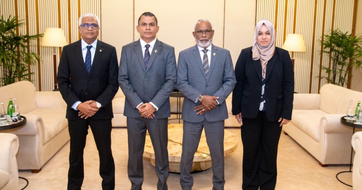 މަޖިލިސް ރައީސް ސްވިޒަލޭންޑަށް ފުރާވަޑައިގެންފި