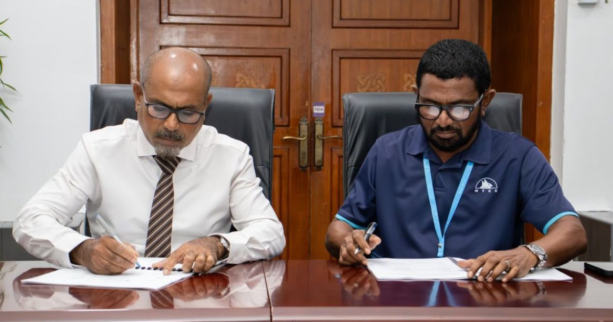 ތުޅާދޫއެއަރޕޯޓު ތަރައްޤީކުރުމަށް ބޭނުންވާ ބިންހިއްކުމުގެ މަޝްރޫޢުގައި ސޮއިކޮށްފި