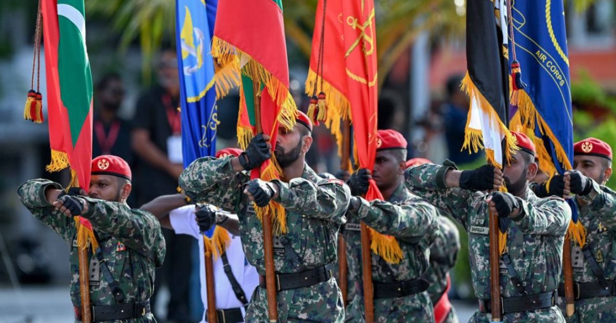 ގައުމީދުވަހާ ގުޅިގެން މާދަމާ މާލޭގައި ސިފައިންގެ ހިނގާލުމެއް