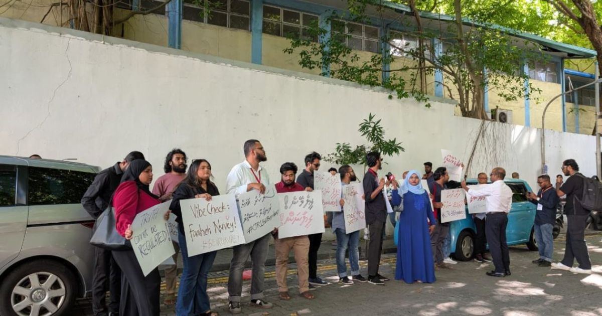 މީޑިއާ ބިލާ ދެކޮޅަށް ނޫސްވެރިން އިހްތިޖާޖްކުރަނީ