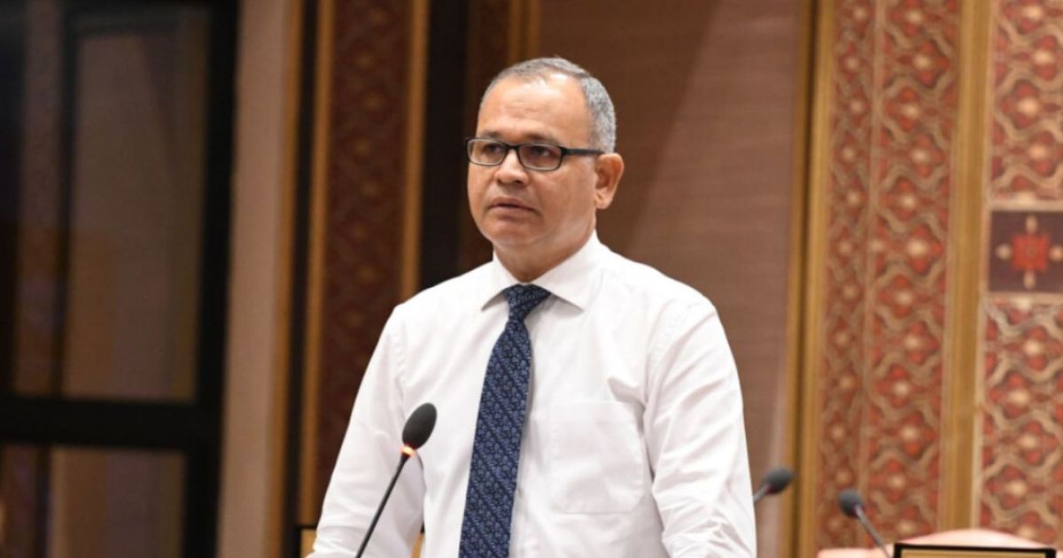 "ރައީސް ގެންދަވަނީ ކައުންސިލްތަކުގެ ހުށަހެޅުންތަކަށް އަމަލީސިފަ ގެނެސްދެއްވަމުން"