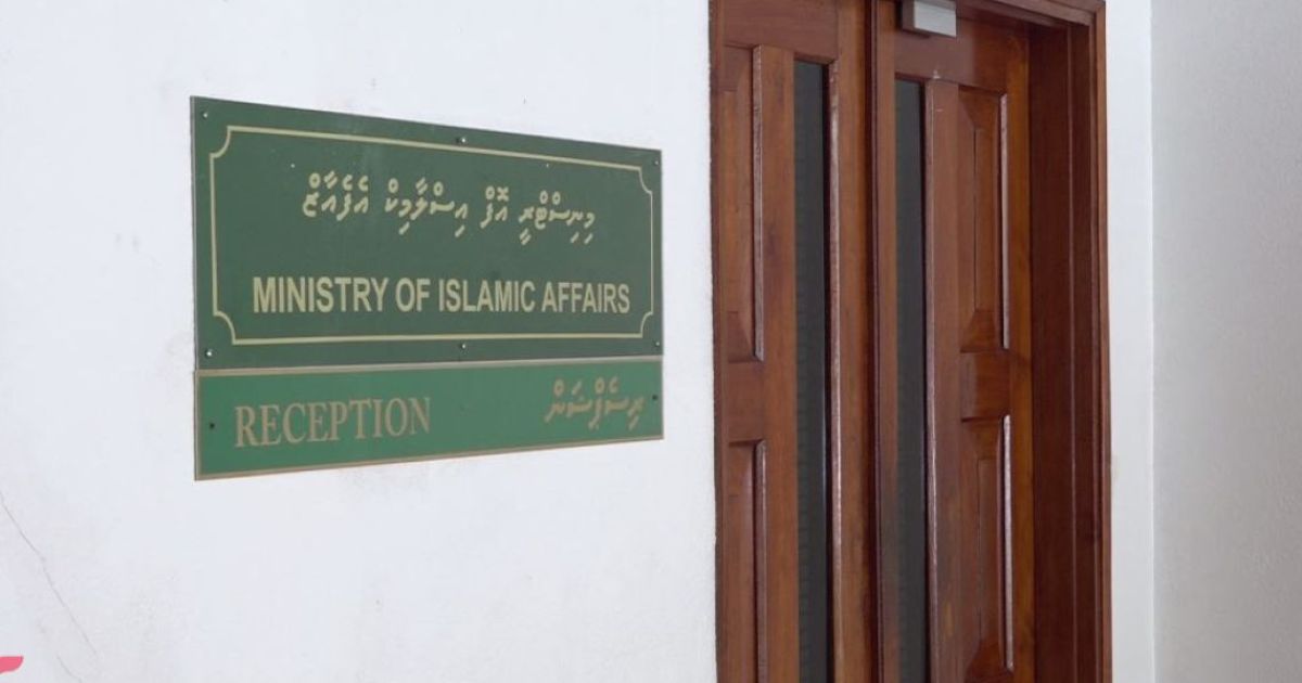 ރާއްޖޭގެ ހުރިހާ ހިސާބެއްގައި މާދަމާރޭ ކޭތަ ނަމާދުކުރަނީ