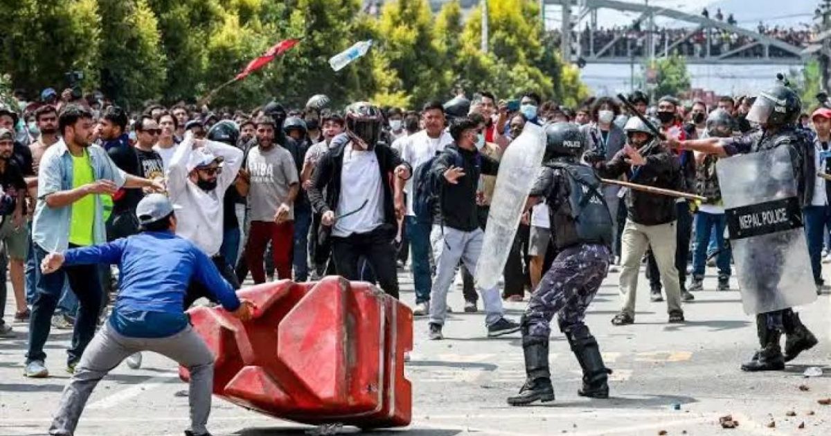 ނޭޕާލުން 19މީހުން މަރުވުމުން ސޯޝަލްމީޑިއާ މަނާކުރިކުރުން އުވާލައިފި
