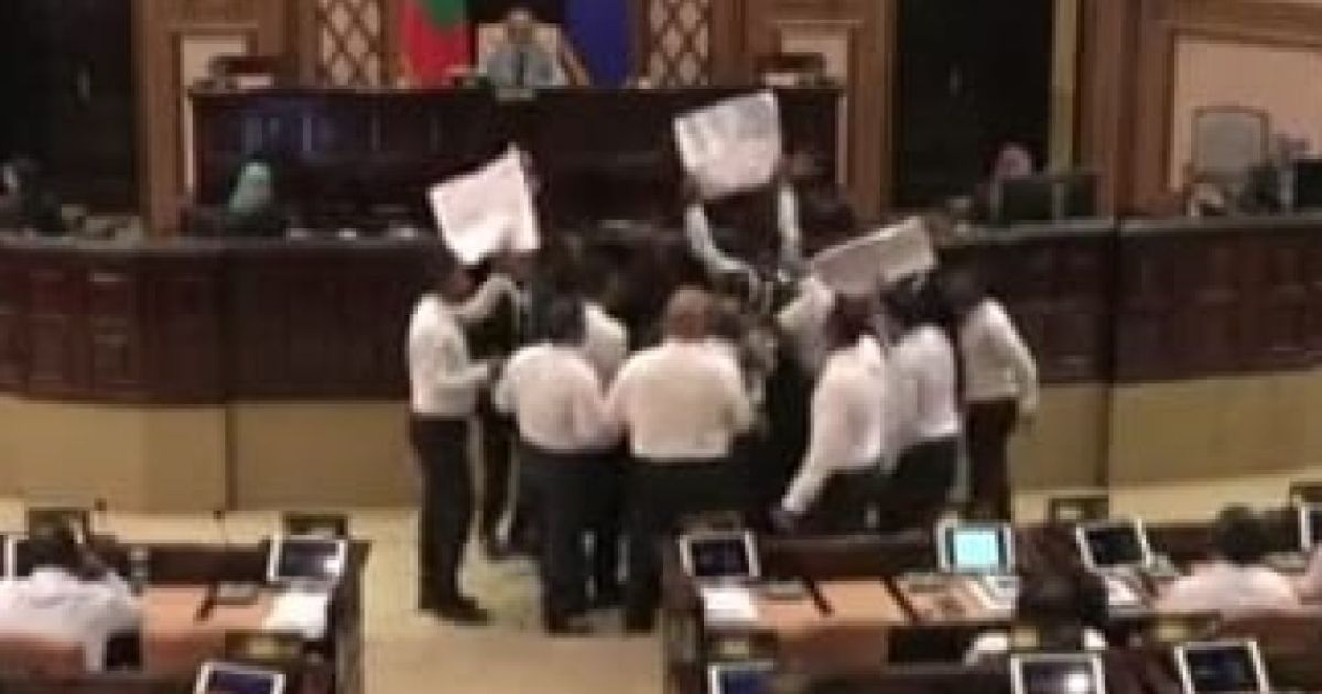 ބައެއް މެންބަރުންގެ ނަން އިއްވާ މަޖިލީހުން ނެރެފި