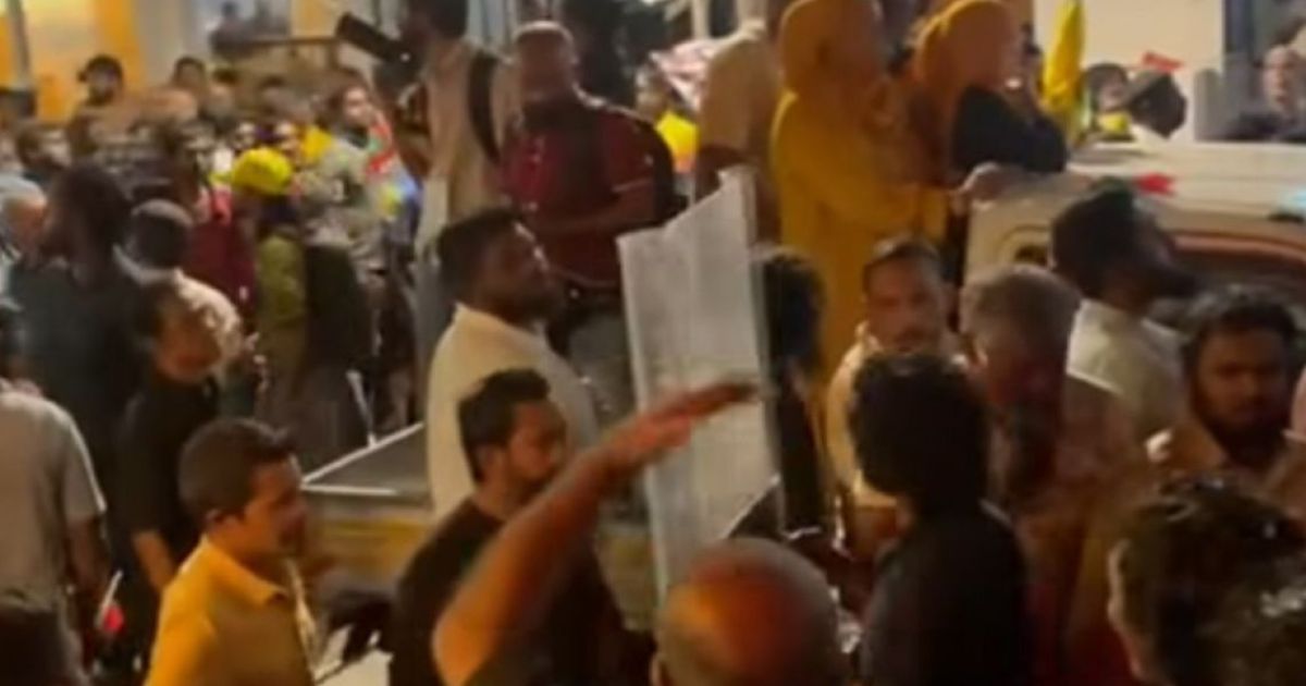 ފުލުހުންގެ އާލާތްތައް "ފެލައިލި" މުޒާހަރާގެ ބައިވެރިޔަކު ދޫކޮށްލައިފި