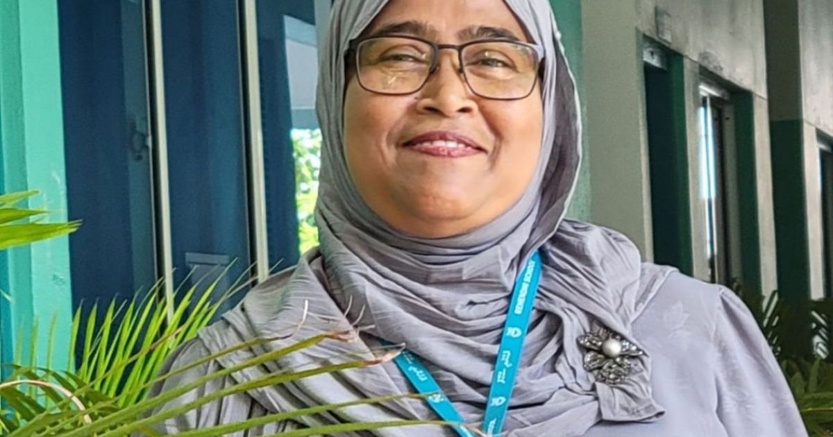 ޝެނީން މިސް: އުނގަންނައިދިނުމުގައި 32 އަހަރު