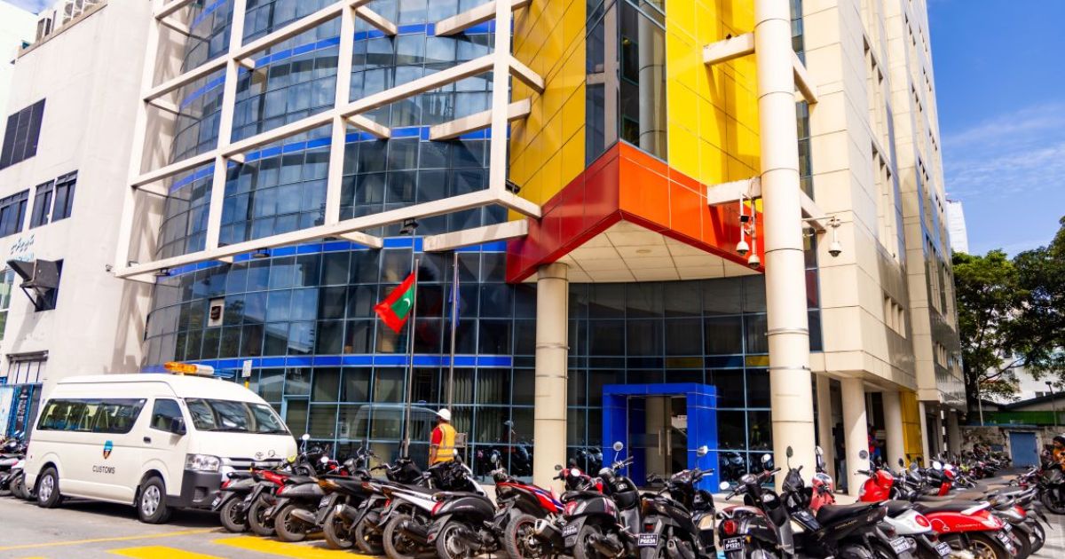 ސިނގިރޭޓު ވައްކަމާއި ގުޅިގެން ދެ ޑެޕިއުޓީން ވަކިކޮށްފި