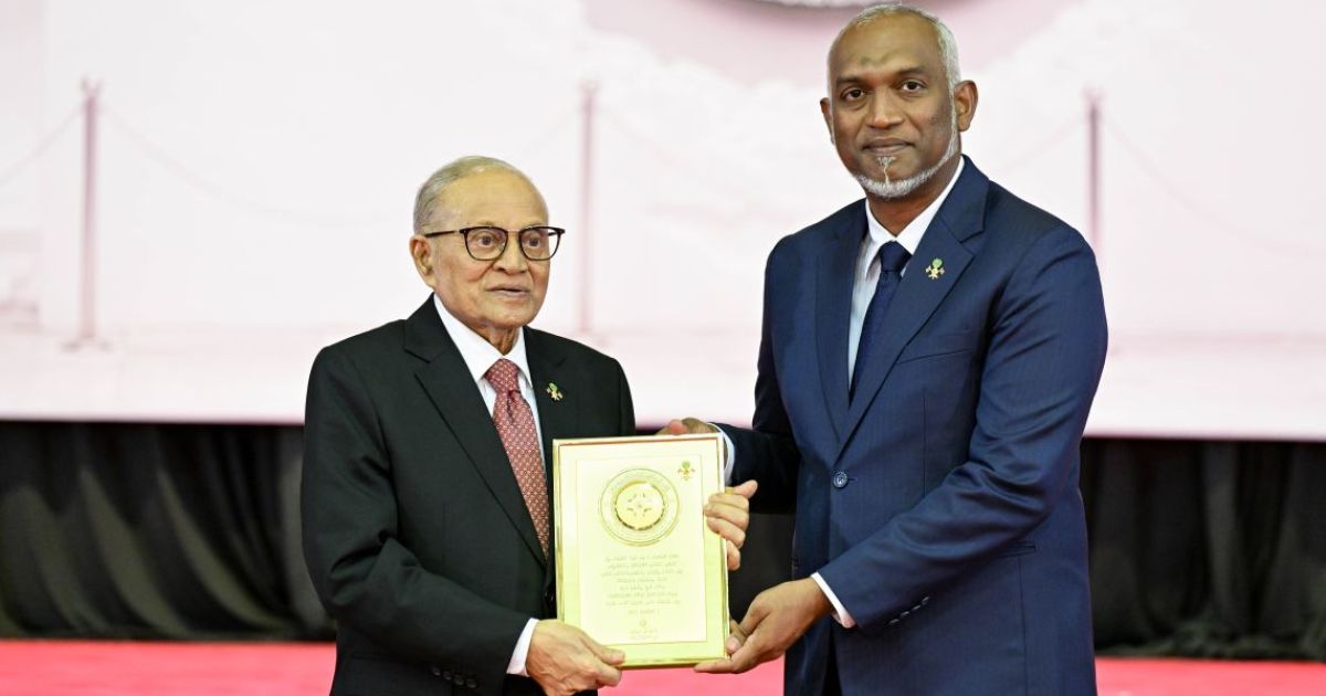 ޝަރަފުގެ ހާއްސަ އައްޑަނަ ރައީސް މައުމޫނަށް އަރުވައިފި