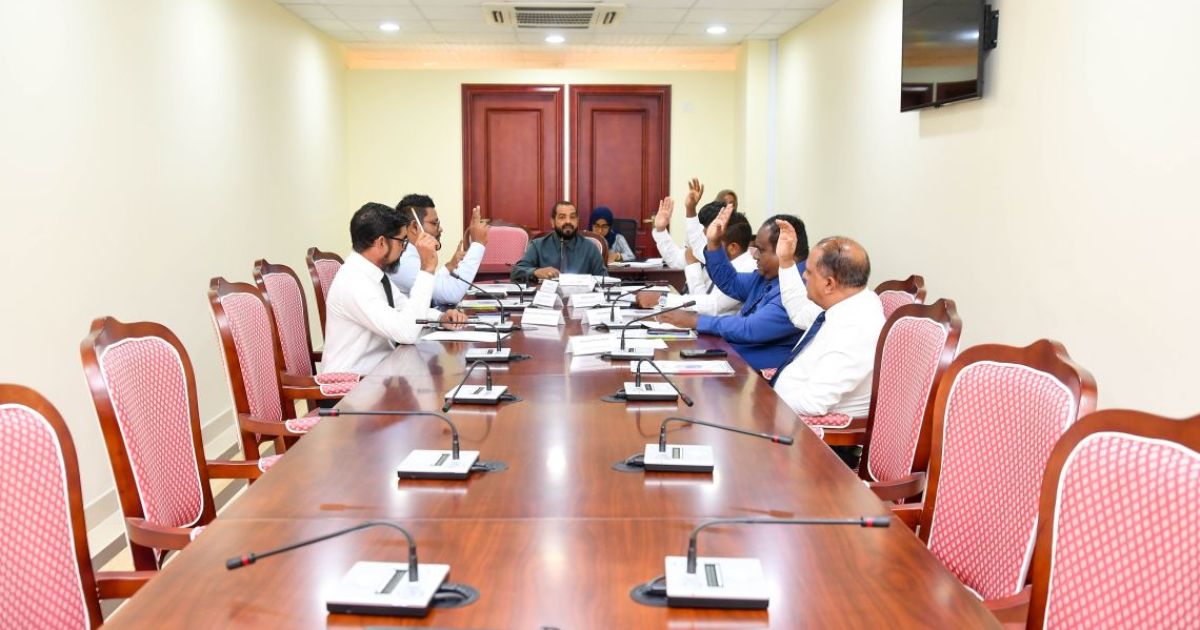 ބަޖެޓަށް ބަހުސް ކުރުމަށް މެންބަރަކަށް 15 މިނެޓު