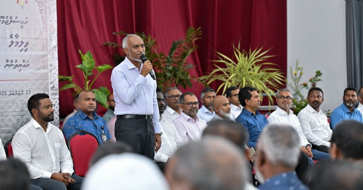 ރައީސް މުޢިއްޒު މާދަމާރޭ މައްޗަންގޮޅީގެ ރައްޔިތުންނާއި ބައްދަލުކުރައްވަނީ