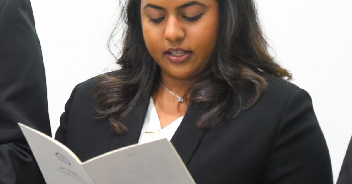 ފަނޑިޔާރު އަޒްފާ ގާޒީކަމުގެ ނާޖާއިޒް ފައިދާ ނަގަނީ