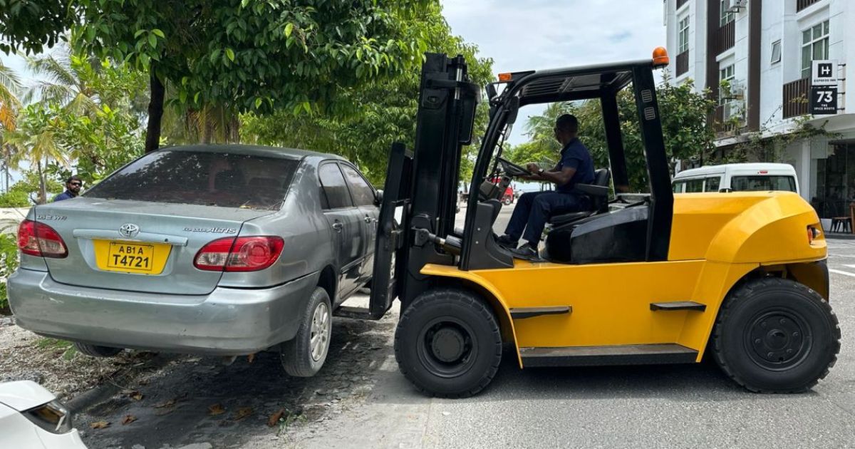 ގަވާއިދާ ހިލާފަށް ޕާކުކޮށްފައި ހުންނަ އުޅަނދުތައް ނަގަނީ