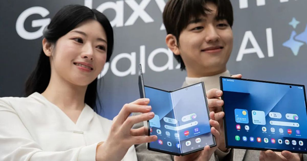 ސެމްސަންގްއިން ތިން ތަނުން ފަށްޖެހޭ ފޯނެއް ނެރެފި