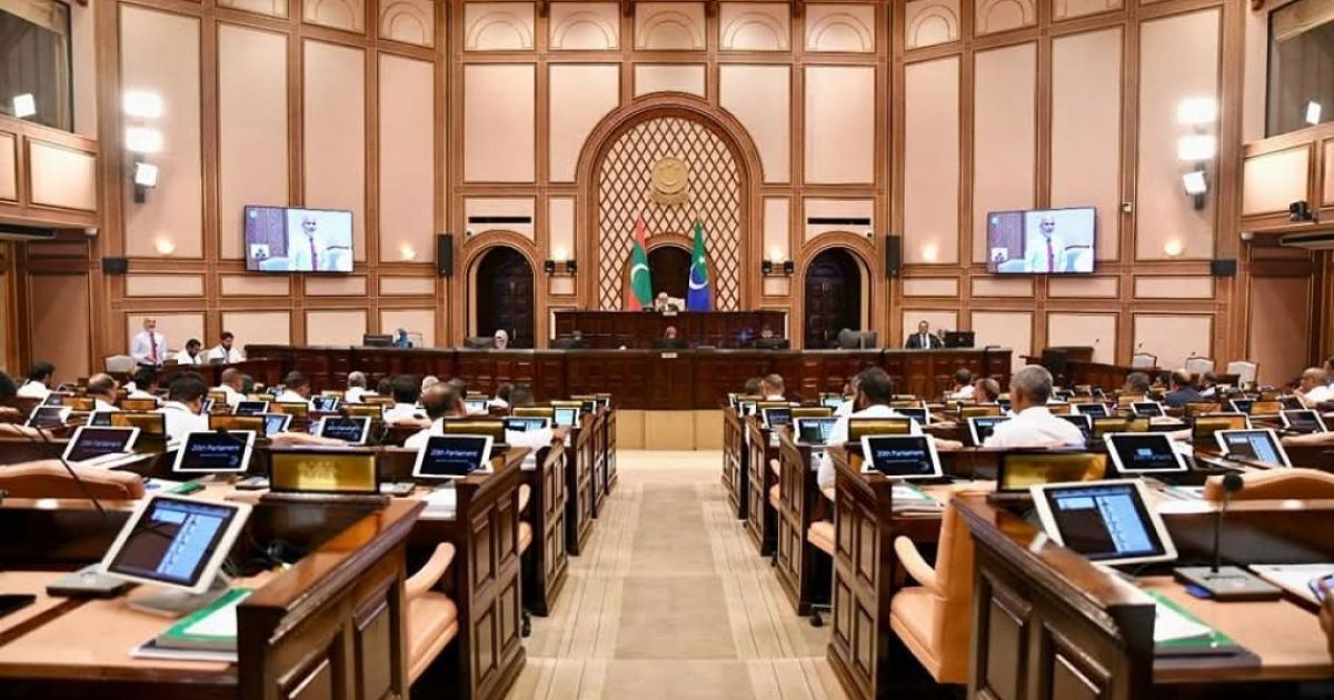 15 ބިލެއްގެ މަސައްކަތް ނިންމައި މަޖިލިސް ޗުއްޓީއަށް