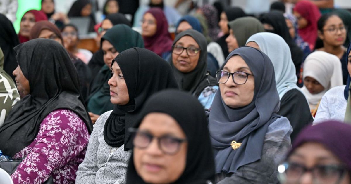 މާފަންނުގައި ދިރިއުޅޭ ރައްޔިތުންނާ ރައީސް މިރޭ ބައްދަލުކުރައްވަނީ
