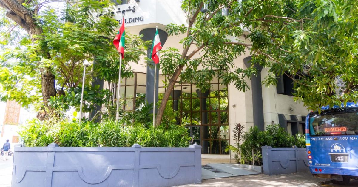 ޝަރުތުތަކަކާއެކު ދިގަލި އަދި އާއްޓޭ ދޫކޮށްލައިފި