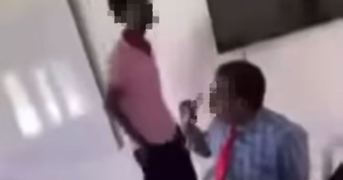 ޓީޗަރު އައިވަގުތު ކުލާހުގައި ބަރަހަނާ ވީޑިއޯ އަޅުވާފައި