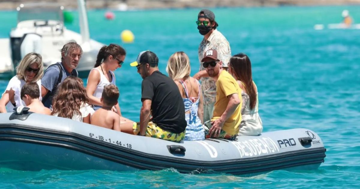 ޗުއްޓީ ހޭދަކޮށްލުމަށް މެސީ އާއި ބެސްޓްފުރެންޑު ސުއަރޭޒް ރާއްޖެ އަތުވެއްޖެ