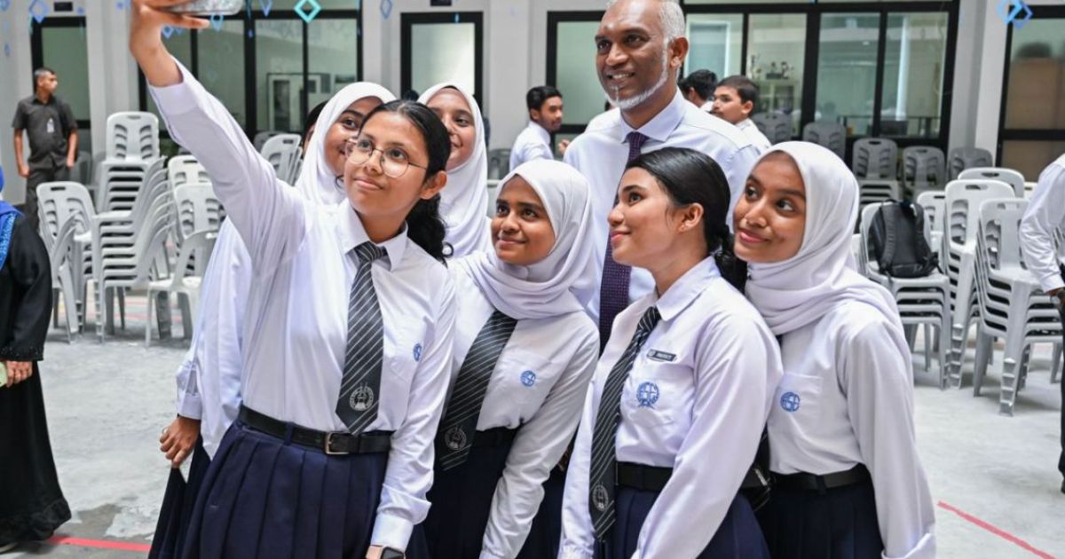 ދަރިވަރުން ސްކޫލަށް ފޯނު ގެންދިއުން ހަރުކަށިކޮށްފި