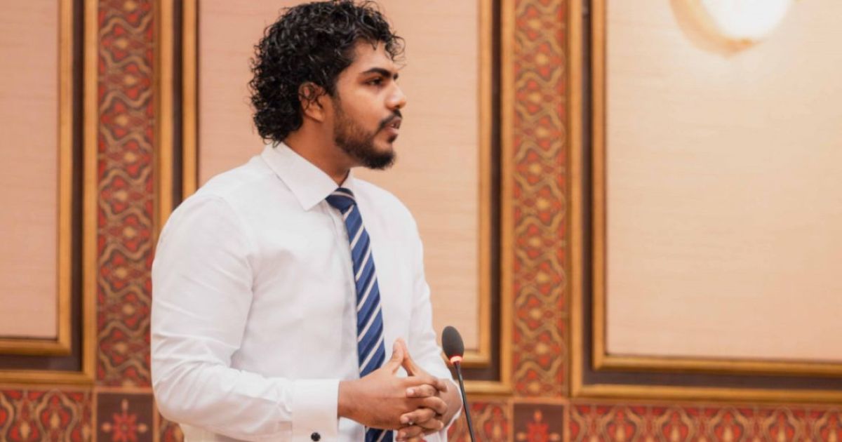 ޖުވާ ކުޅެގެން މުއްސަނދިވި މީހަކާ ދިމާނުވޭ: އަޒާން