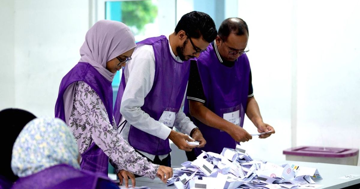 އިންތިހާބަށް އަތޮޅުތެރޭގައި އޮފިޝަލުން ތަމްރީނު ކުރަން މާދަމާ!
