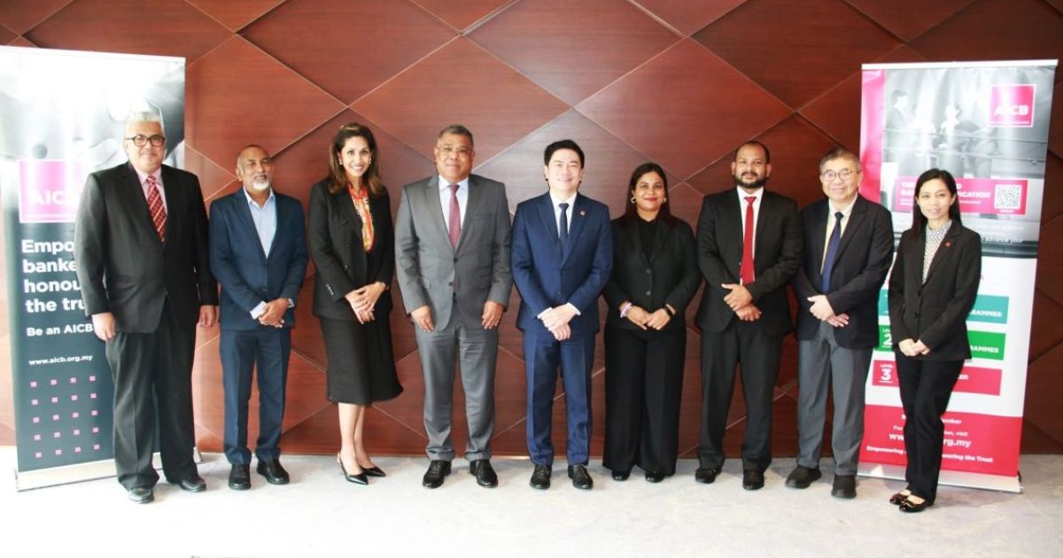 ޕްރޮފެޝަނަލް ބޭންކިން ޑިވެލޮޕްމަންޓް ހަރުދަނާ ކުރުމަށް ބީއެމްއެލް އިން އެމްއޯޔޫއެއްގައި ސޮއިކޮށްފި