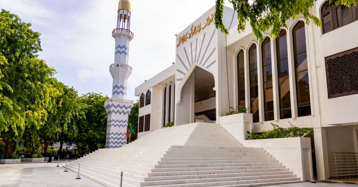 ފަތުރުވެރިންނަށް ކާންދޭ އިރު ވެސް ރޯދަމަހުގެ ޙުރުމަތް ދަމަހައްޓާ - ޚުޠުބާ